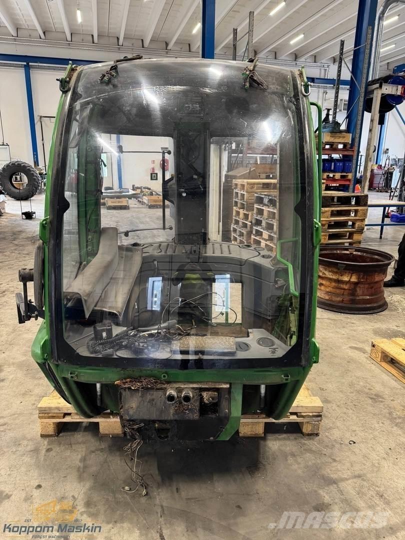 John Deere 1210E Cabins and interior