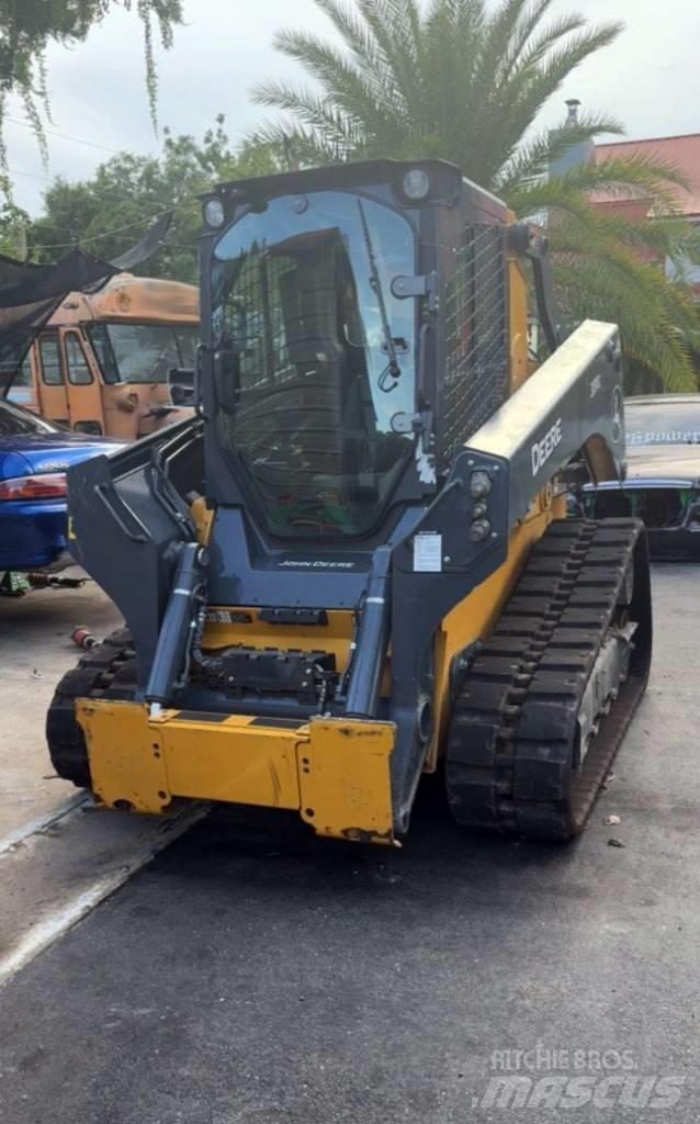 John Deere 331G Skid steer loaders