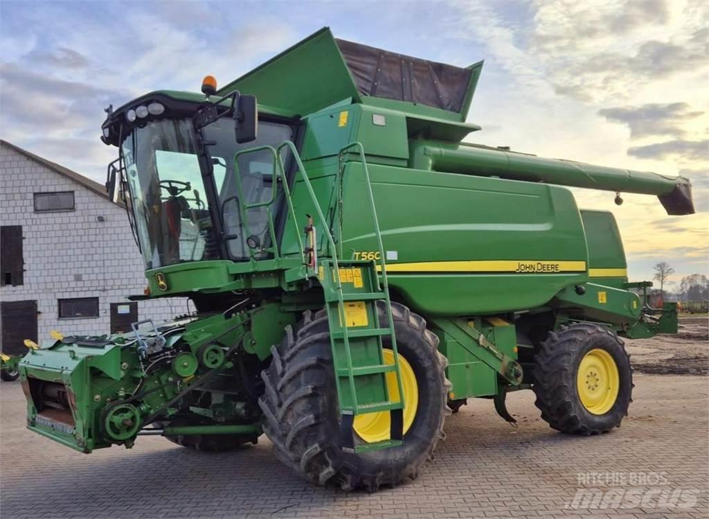 John Deere T560 Combine harvesters