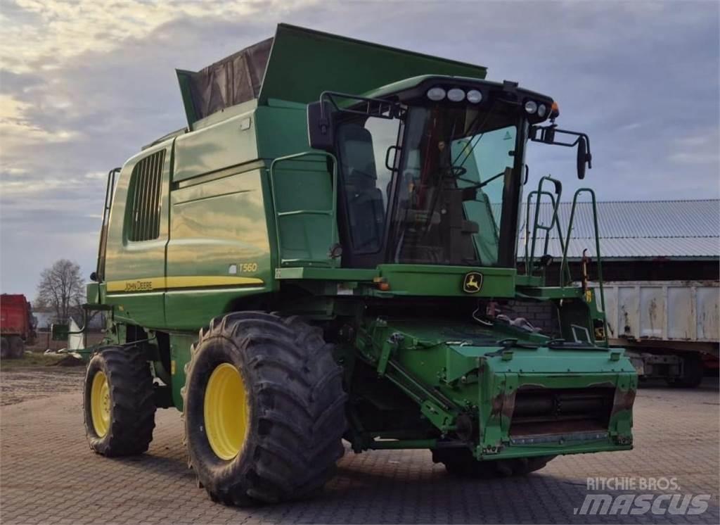 John Deere T560 Combine harvesters