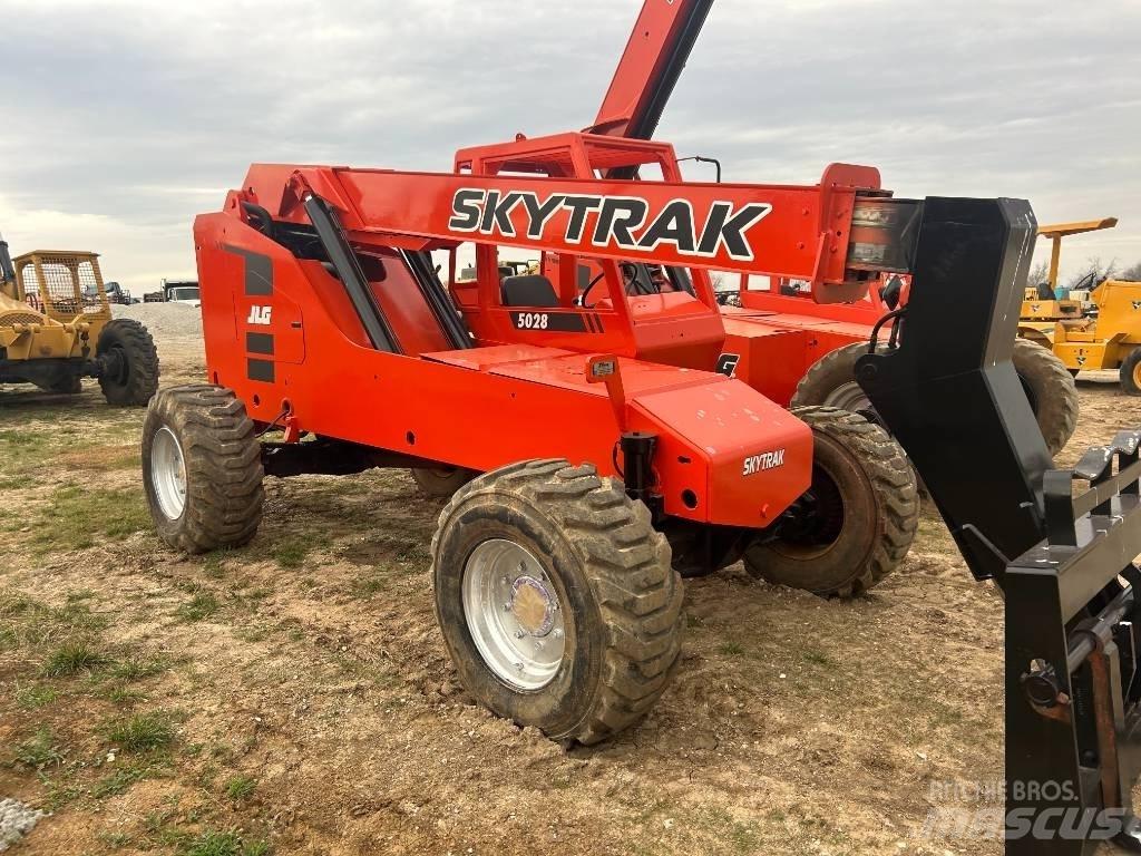 SkyTrak 5028 Telescopic handlers