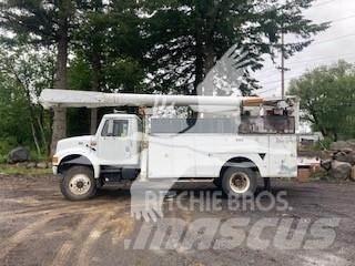 Altec AM855 Truck mounted platforms