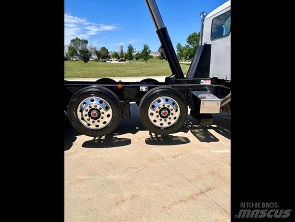 Kenworth T 880 Prime Movers
