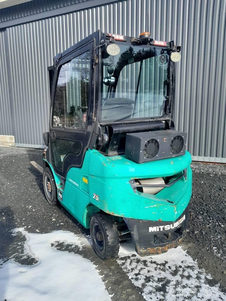 Mitsubishi FD 25 N Diesel trucks