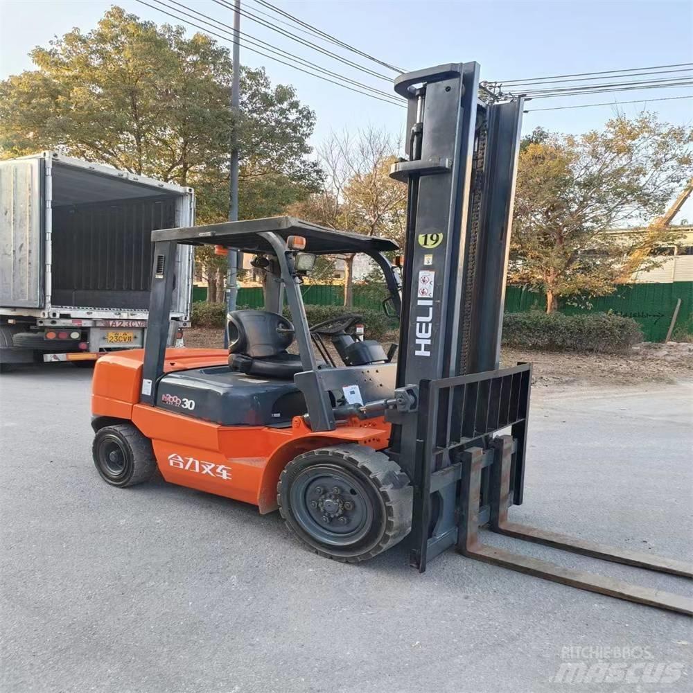 Heli CPC 30 Diesel trucks
