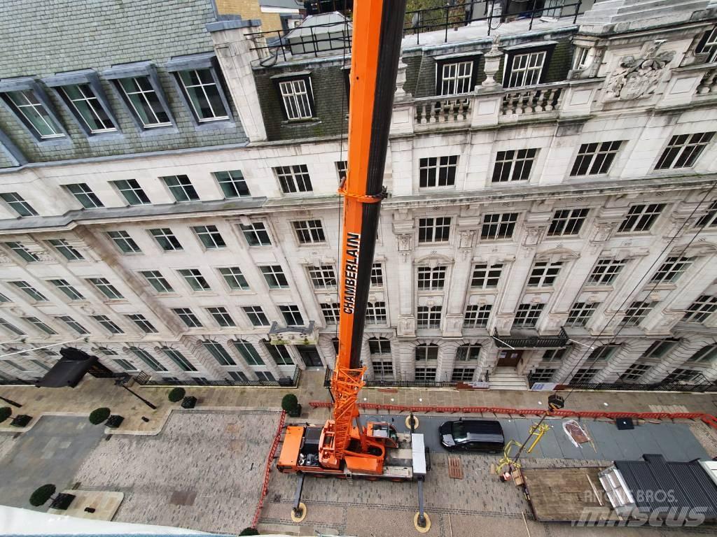 Liebherr LTM1070-4.2 All terrain cranes
