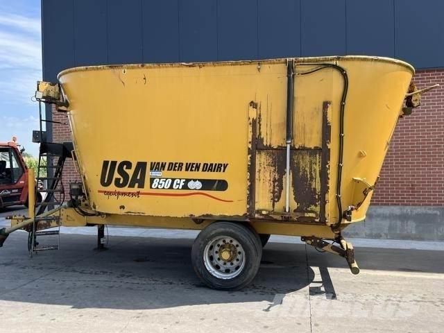  USA 850CF Feed mixer