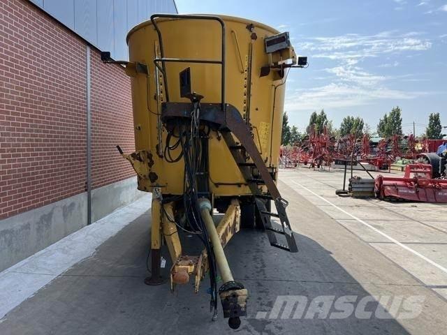  USA 850CF Feed mixer
