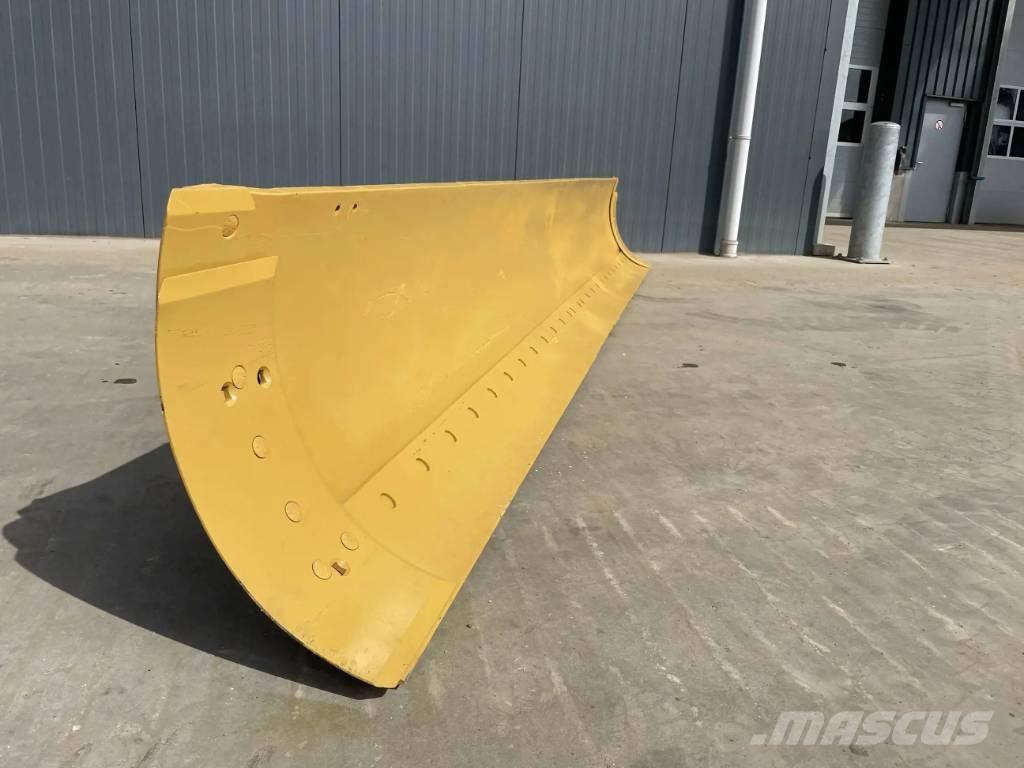 CAT 140K Moldboard Blades
