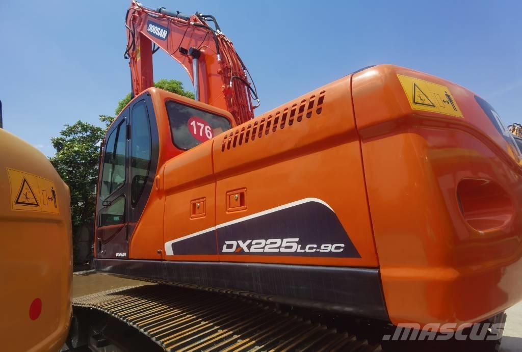 Doosan DX 225 LC Crawler excavators