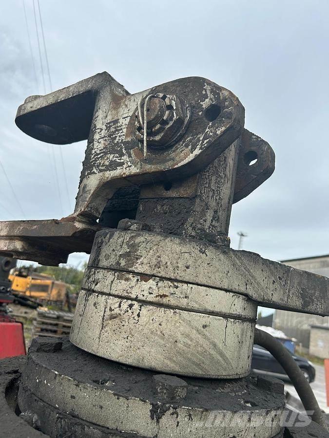 Liebherr 30t Grapples