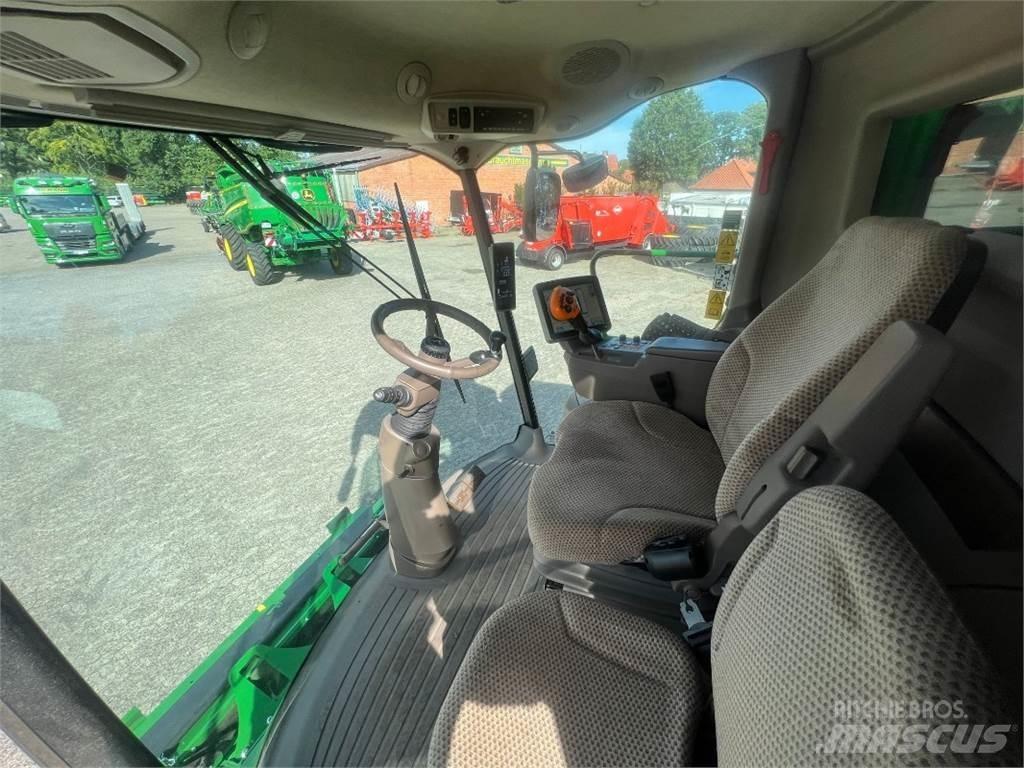John Deere T560 Combine harvesters