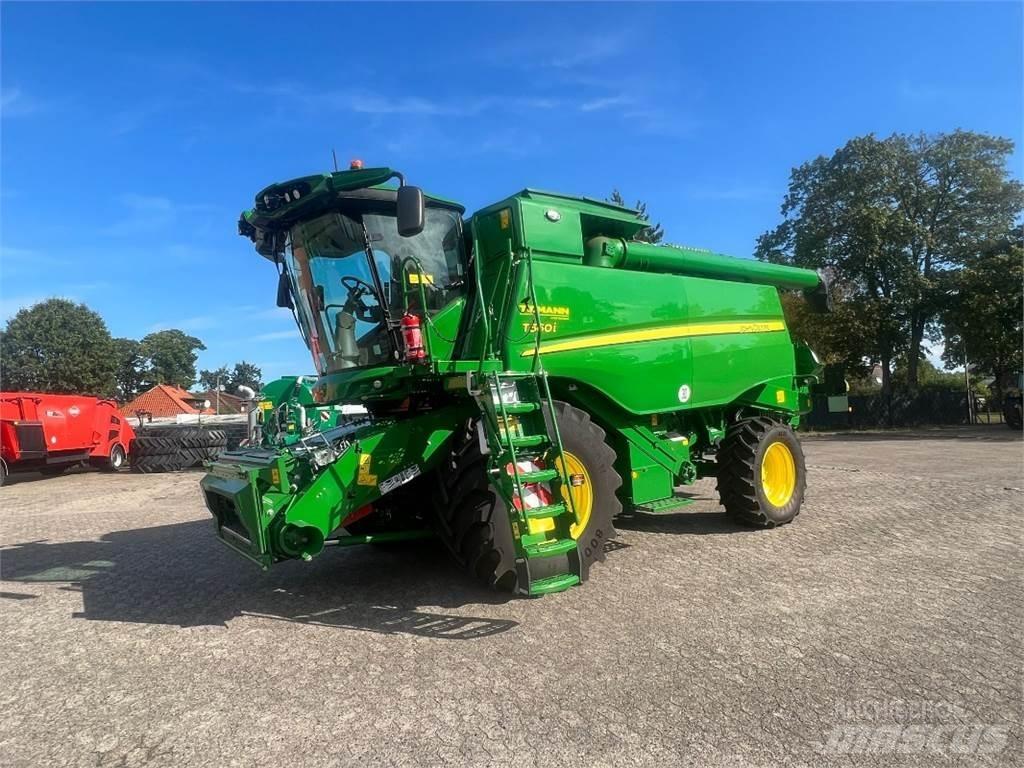 John Deere T560 Combine harvesters