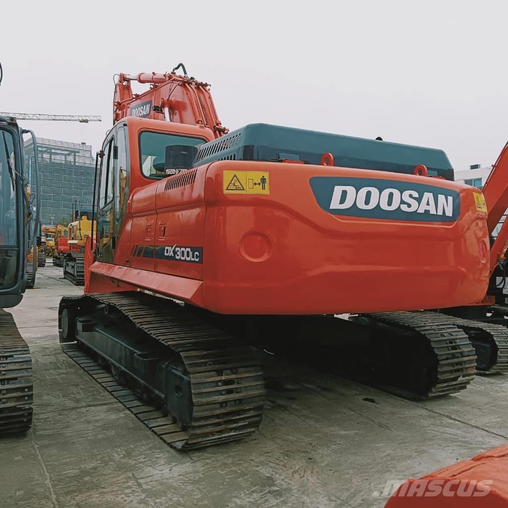 Doosan DX 300 LC Crawler excavators