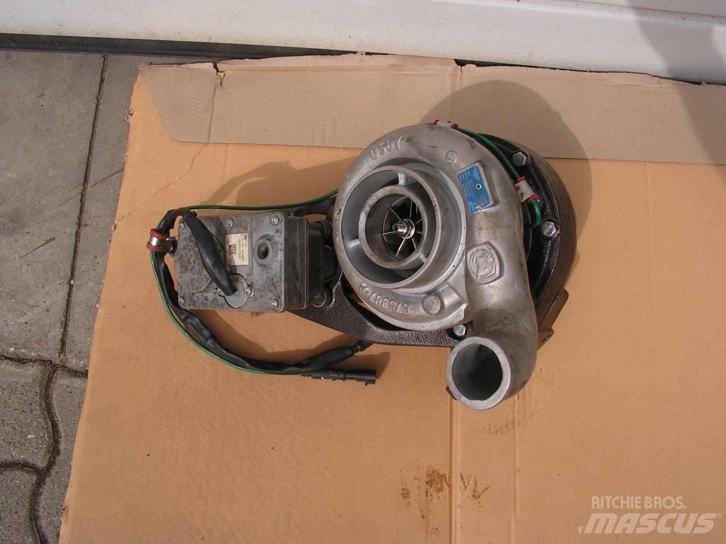 John Deere 7930 Engines