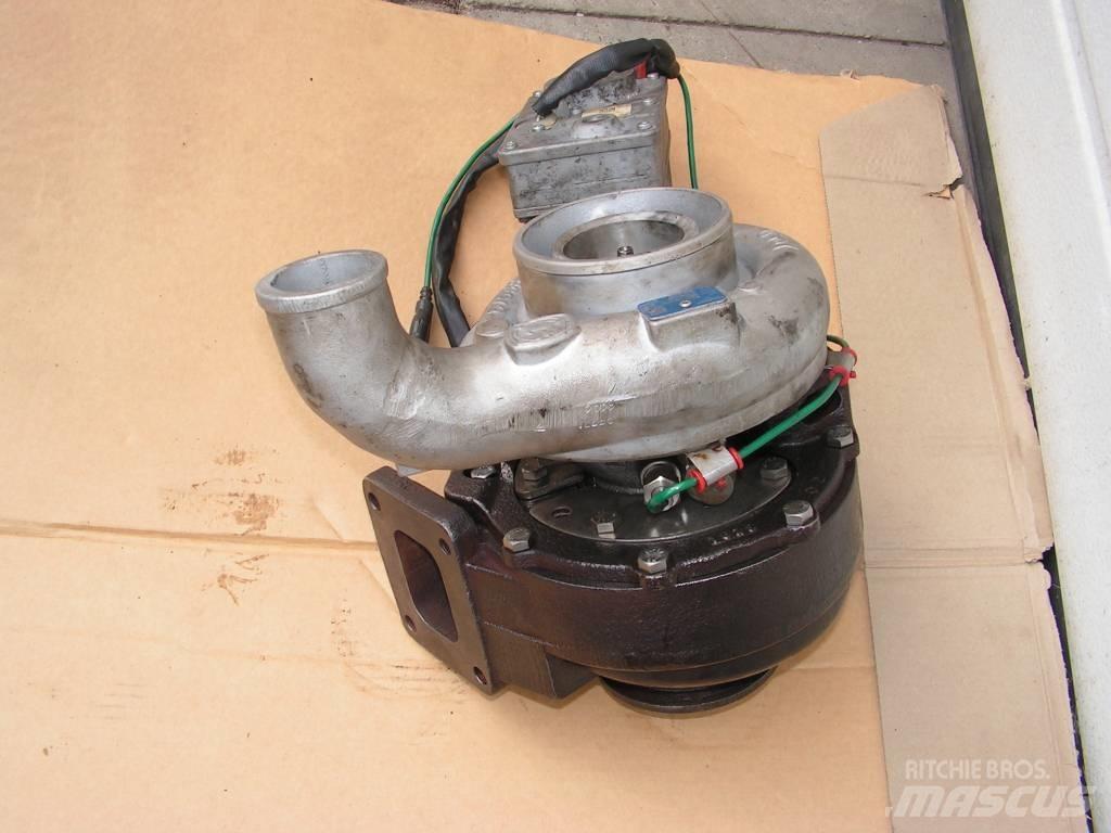 John Deere 7930 Engines