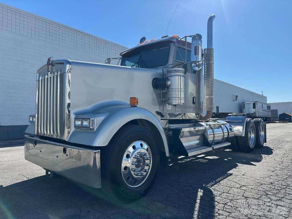 Kenworth W 900 L Prime Movers