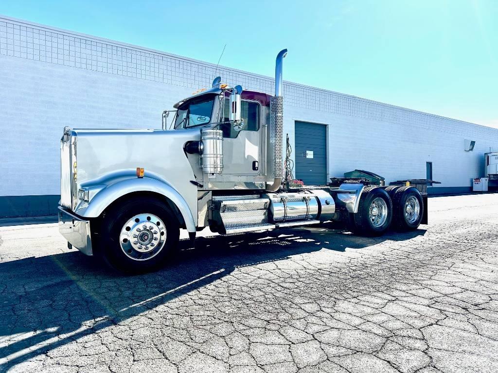 Kenworth W 900 L Prime Movers