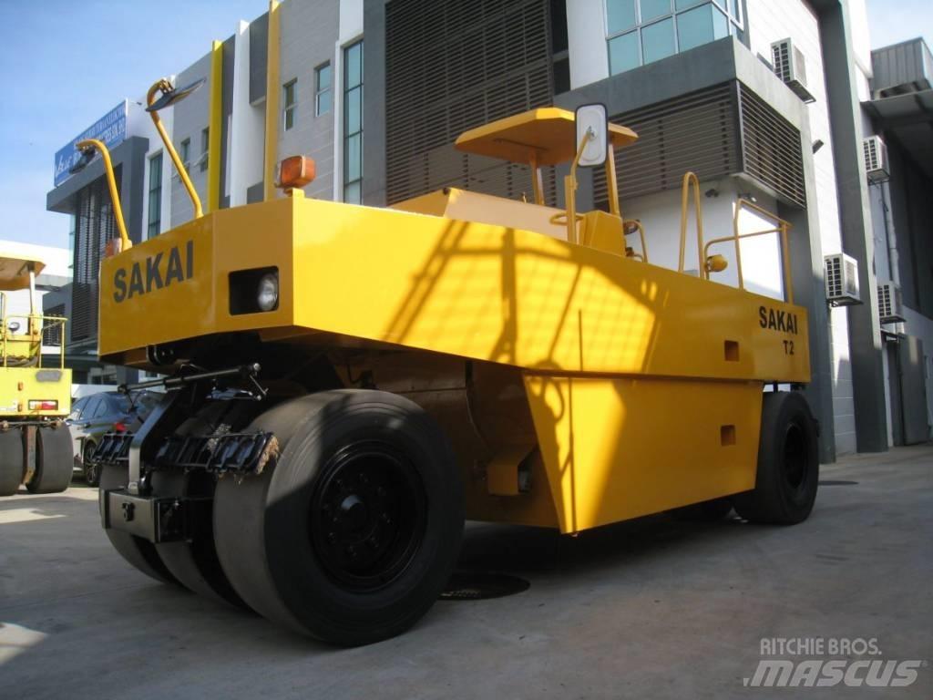 Sakai T2 Pneumatic tired rollers