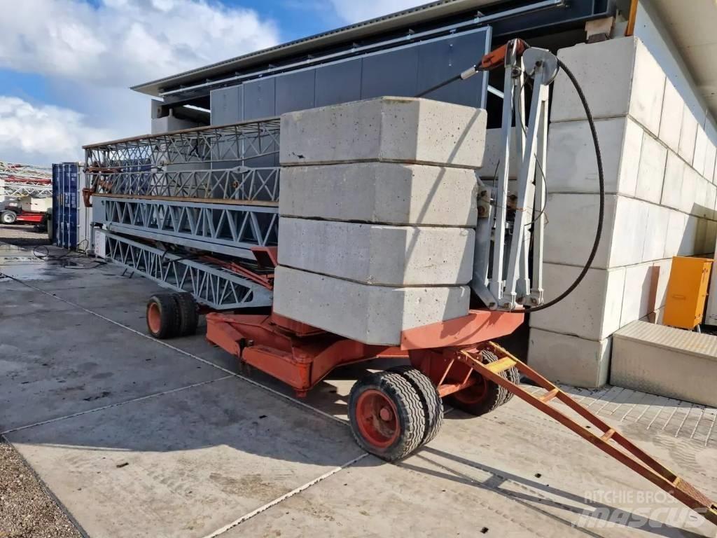 Benedini B18 Self-erecting cranes