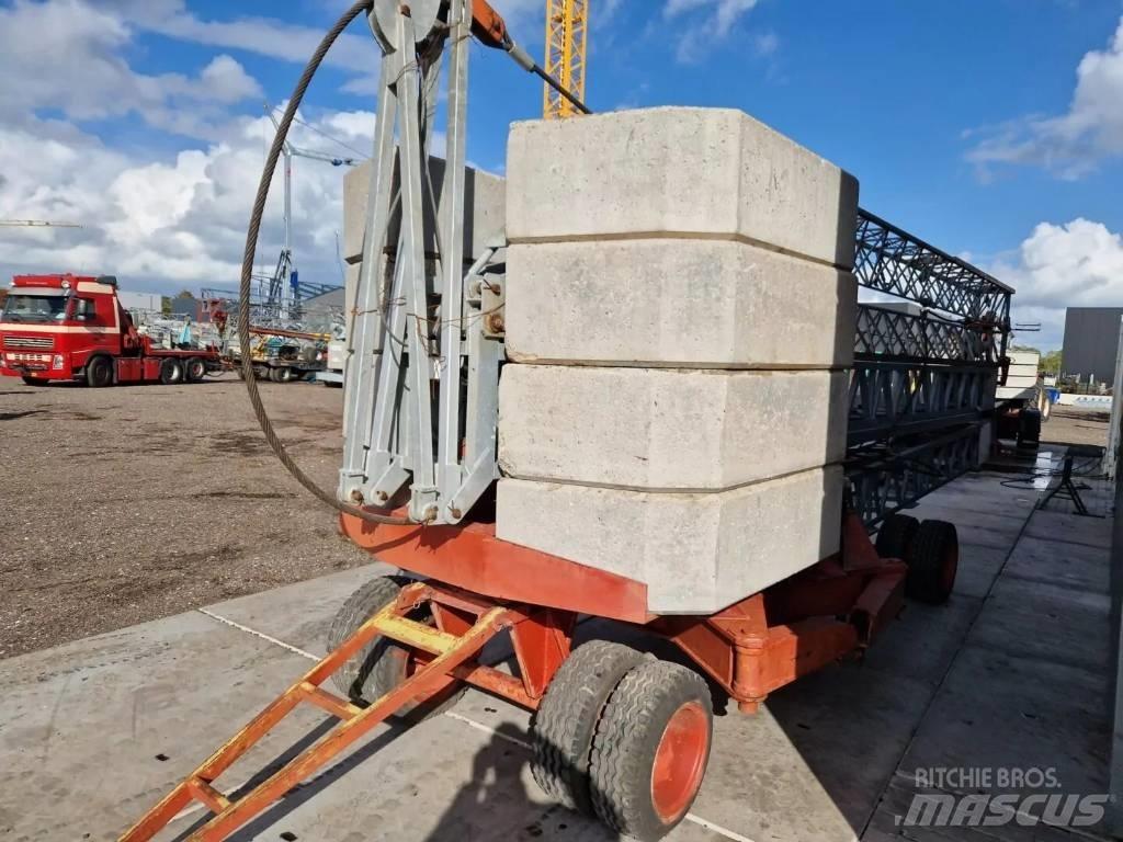 Benedini B18 Self-erecting cranes