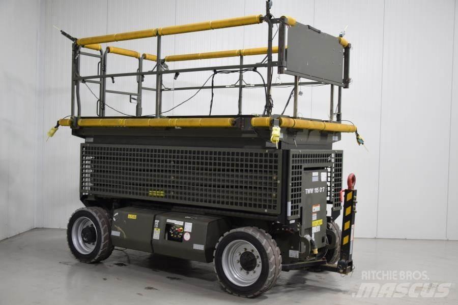 JLG M3369 Scissor lifts