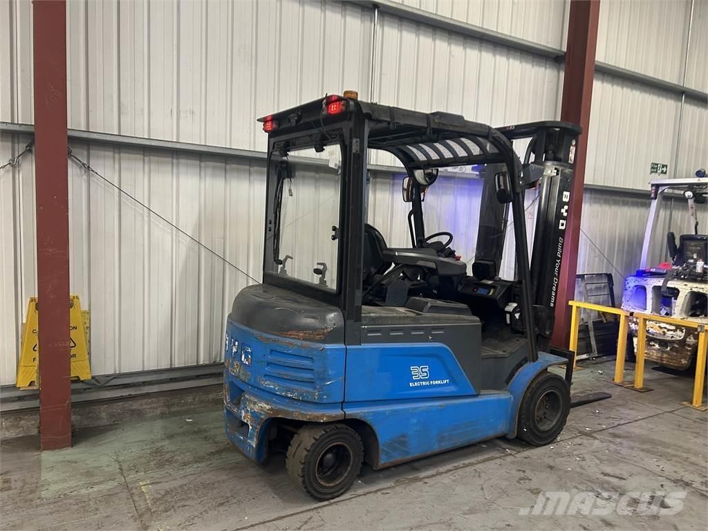  ECB35C Electric forklift trucks