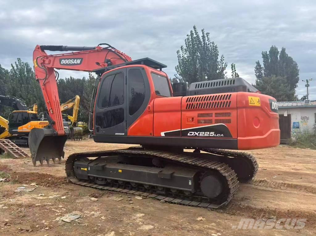 Doosan DX 225 Crawler excavators