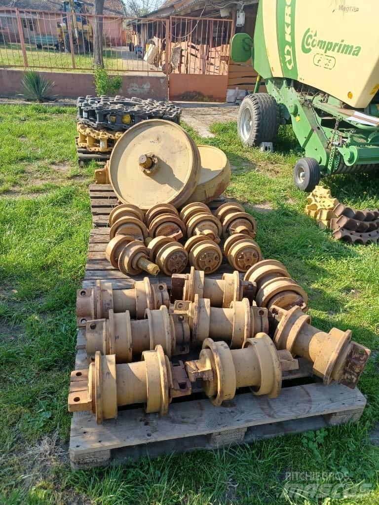 Komatsu D 65 - D85 Tracks, chains and undercarriage