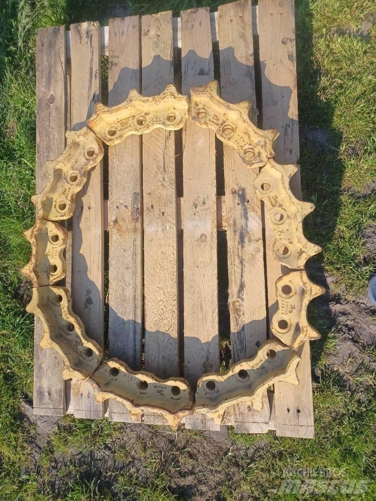 Komatsu D 65 - D85 Tracks, chains and undercarriage