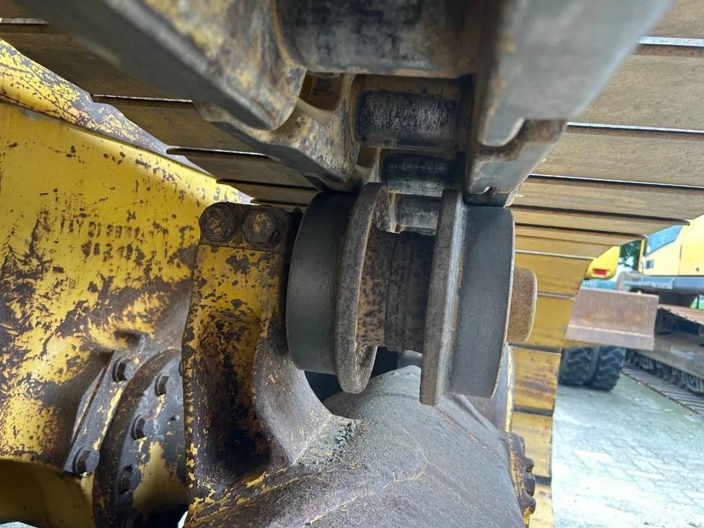 Komatsu D65PX-15 Crawler dozers