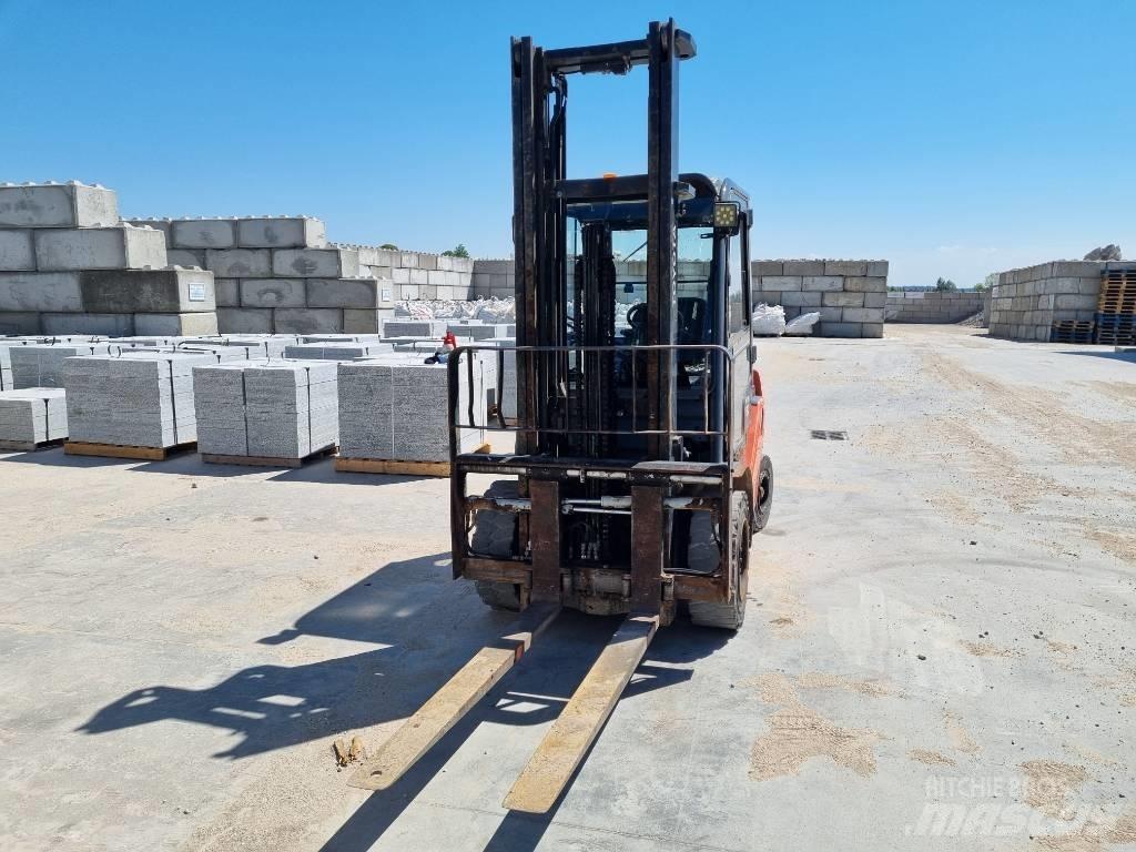 Toyota 02-8 FD F 30 Diesel trucks