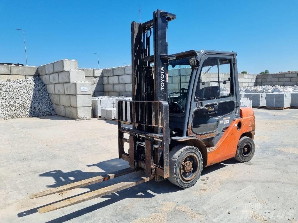 Toyota 02-8 FD F 30 Diesel trucks