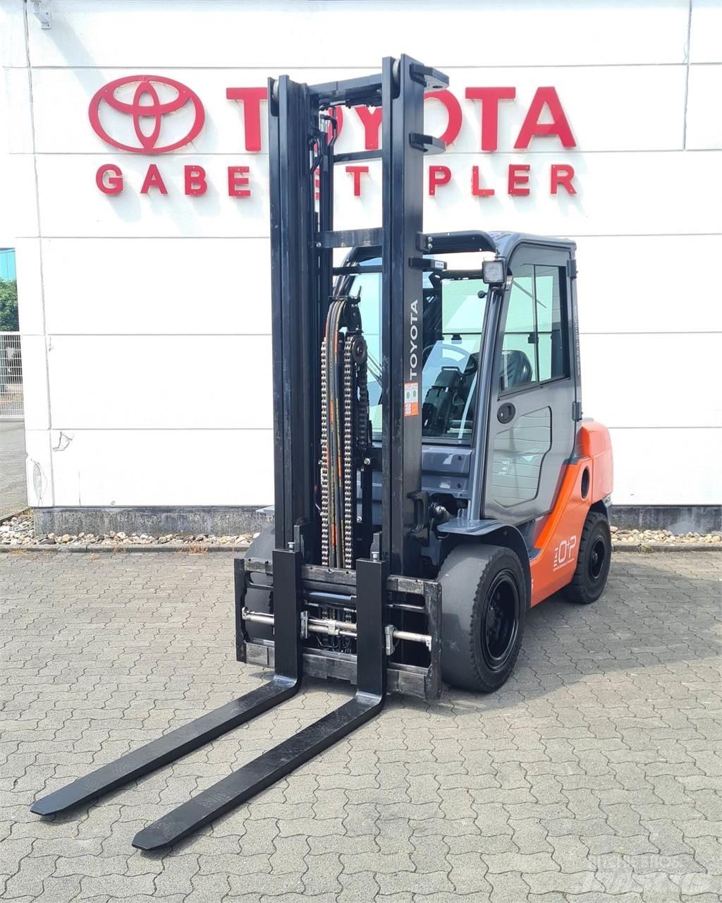 Toyota 02-8FDJF35 Diesel trucks