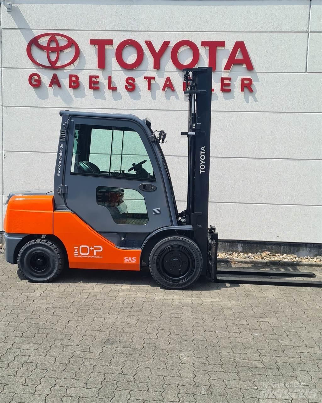 Toyota 02-8FDJF35 Diesel trucks