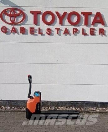 Toyota LWI 160 Pedestrian stacker