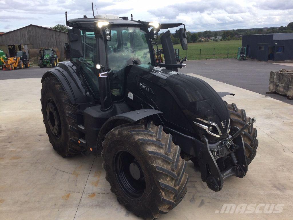 Valtra Q265 Tractors