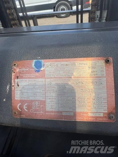 Doosan D 90 S-5 Diesel trucks