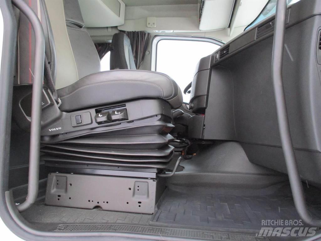 Volvo FH Chassis Cab trucks
