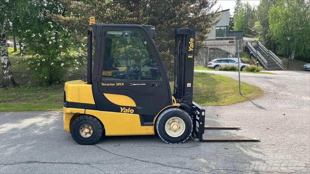 Yale GDP30VX Diesel trucks