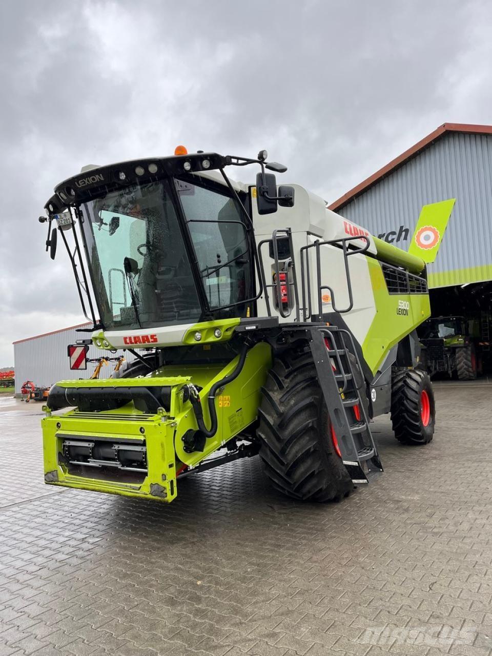 CLAAS Lexion 5300 Combine harvesters