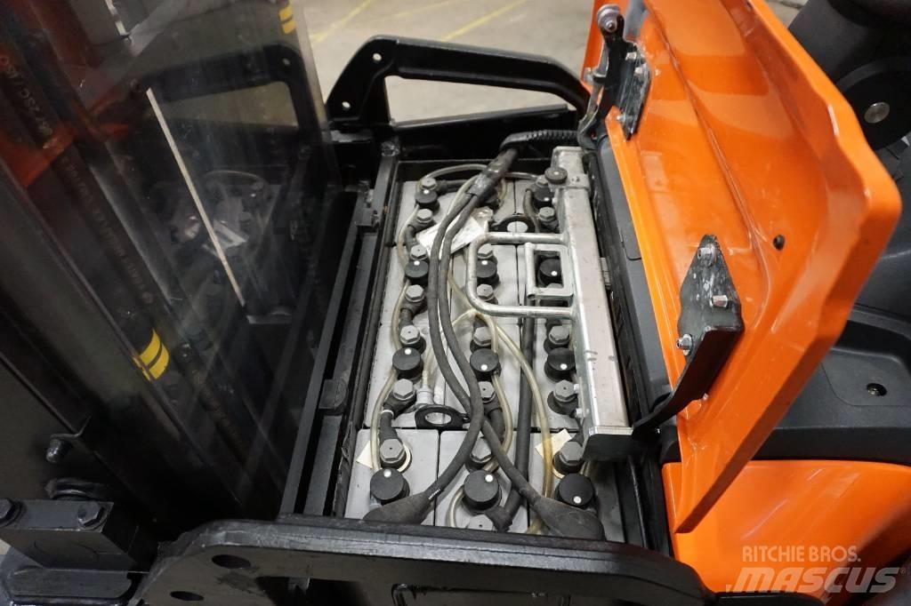 Toyota SPE160L Pedestrian stacker