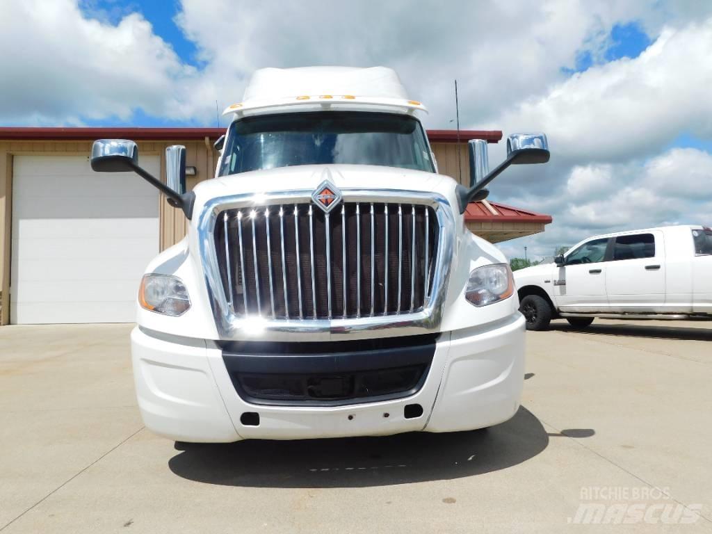 International LT 625 Prime Movers