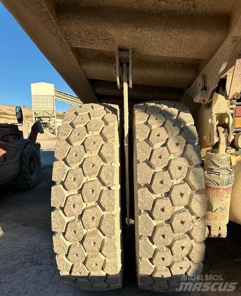 CAT 769 D Rigid dump trucks
