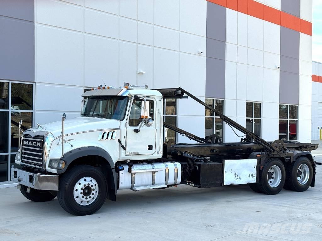 Mack GU713 Demountable trucks