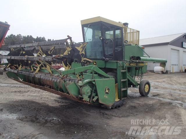 John Deere 4420 Combine harvesters