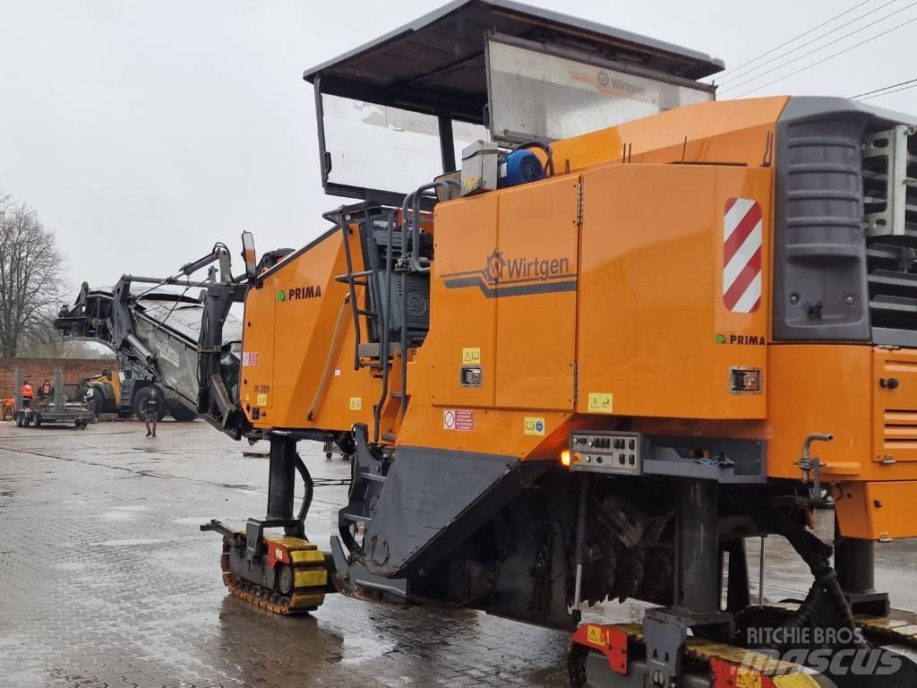 Wirtgen W 200 Asphalt cold milling machines