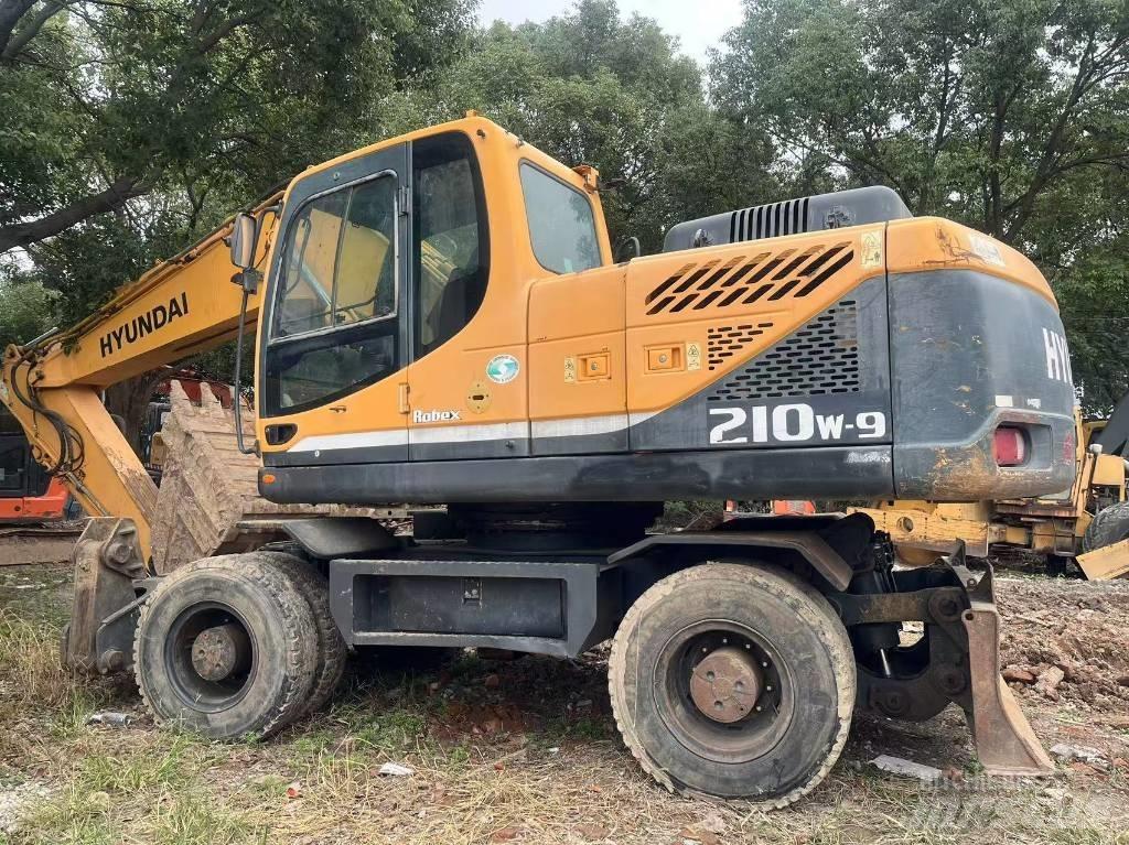 Hyundai R210W-9 Wheeled excavators
