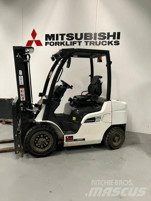 Mitsubishi FD25N3 Diesel trucks