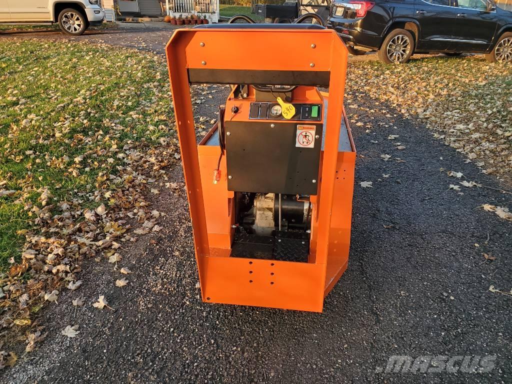 Taylor-Dunn SC090 Tow truck